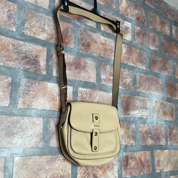 Furla: Genuinely Leather Purse - Picture 2 of 11